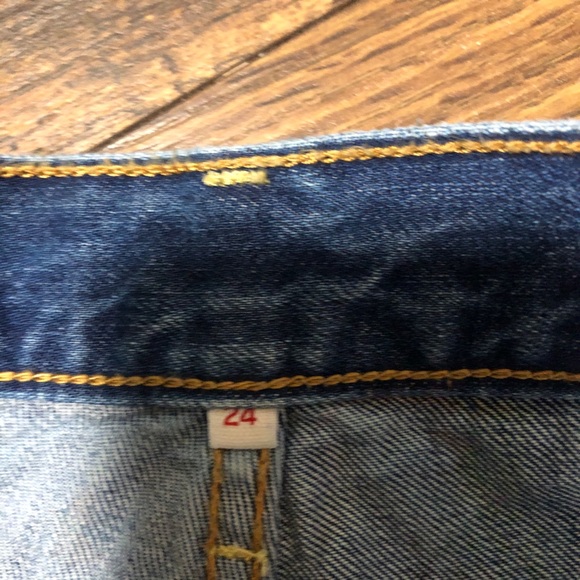 🔴SOLD 🔴Levi’s size 24 shorts - Picture 3 of 4
